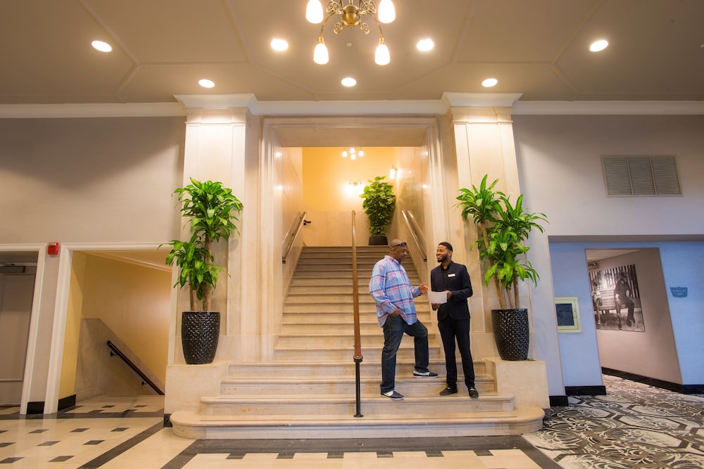 DoubleTree Suites by Hilton Detroit Downtown - Fort Shelby 44/59