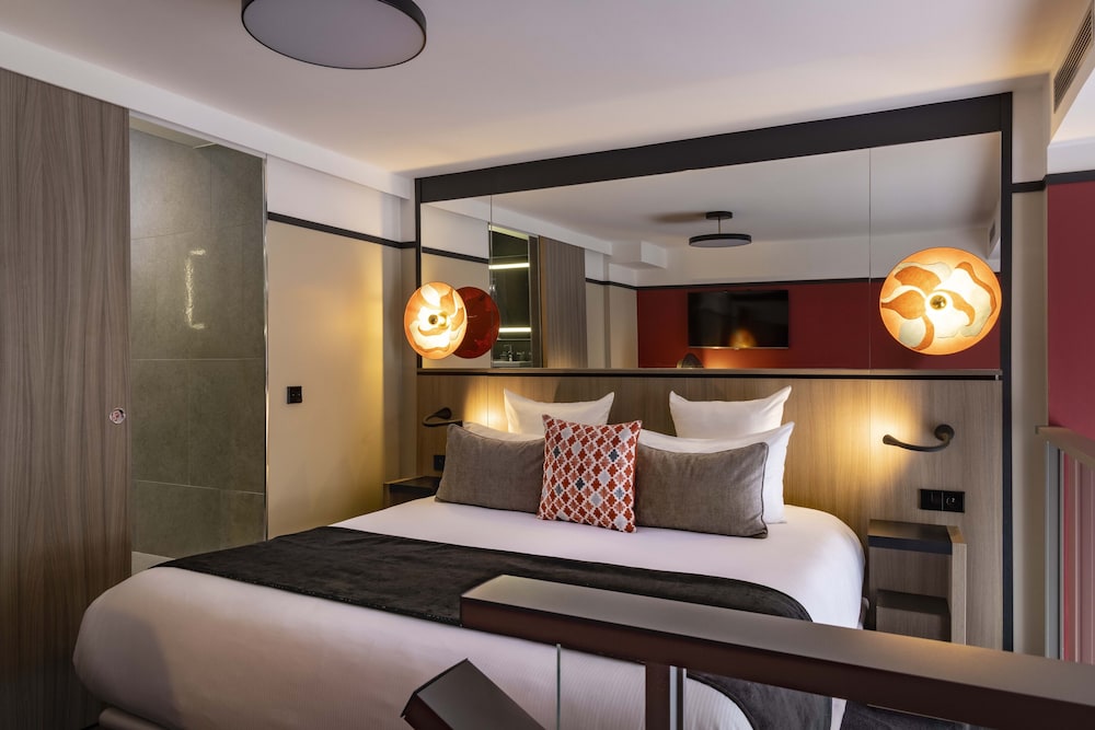 DUPLEX, SUITE