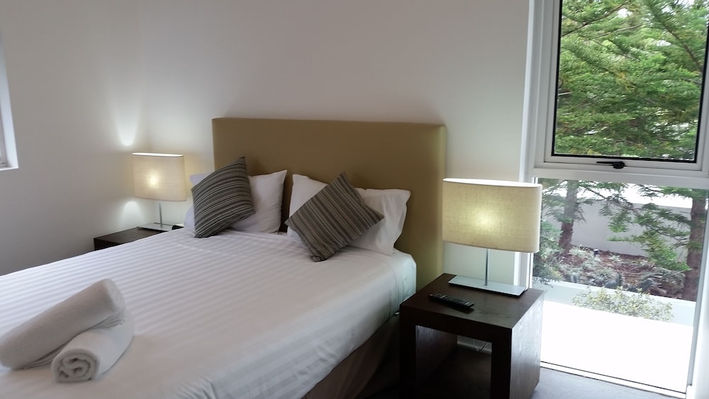 Kirra Surf Apartments 18/75