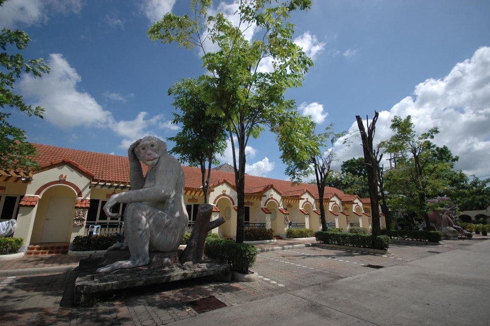 Lopburi Inn Hotel 32/46