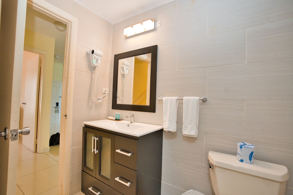 Horizon View Beach Hotel 43/46