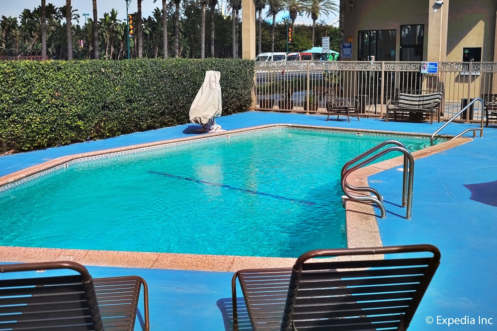 Anaheim Discovery Inn Suites 41/68