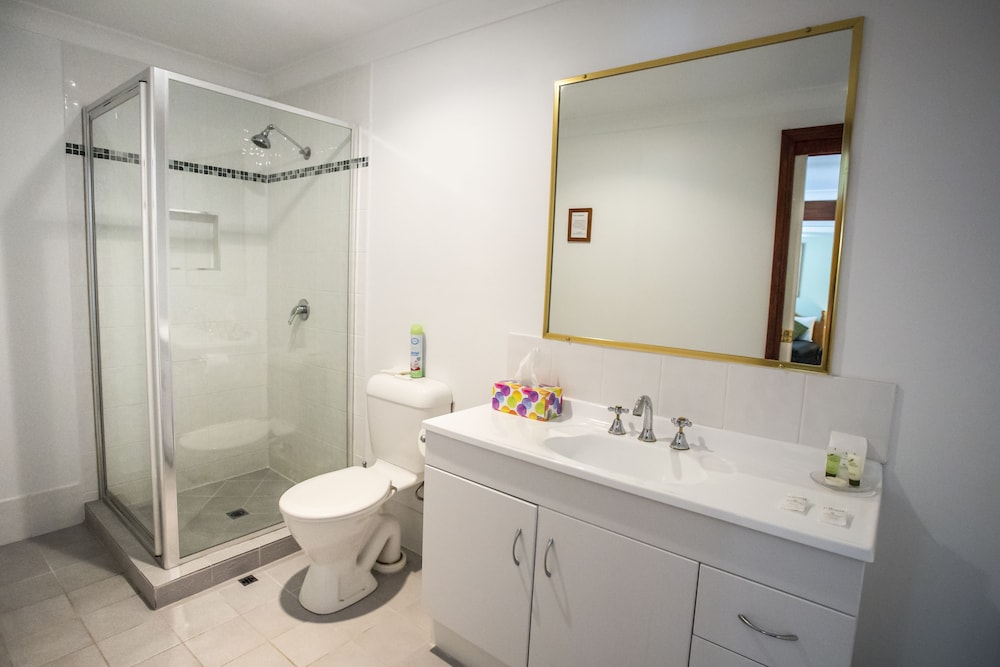 Ainslie Manor Bed and Breakfast 11/66