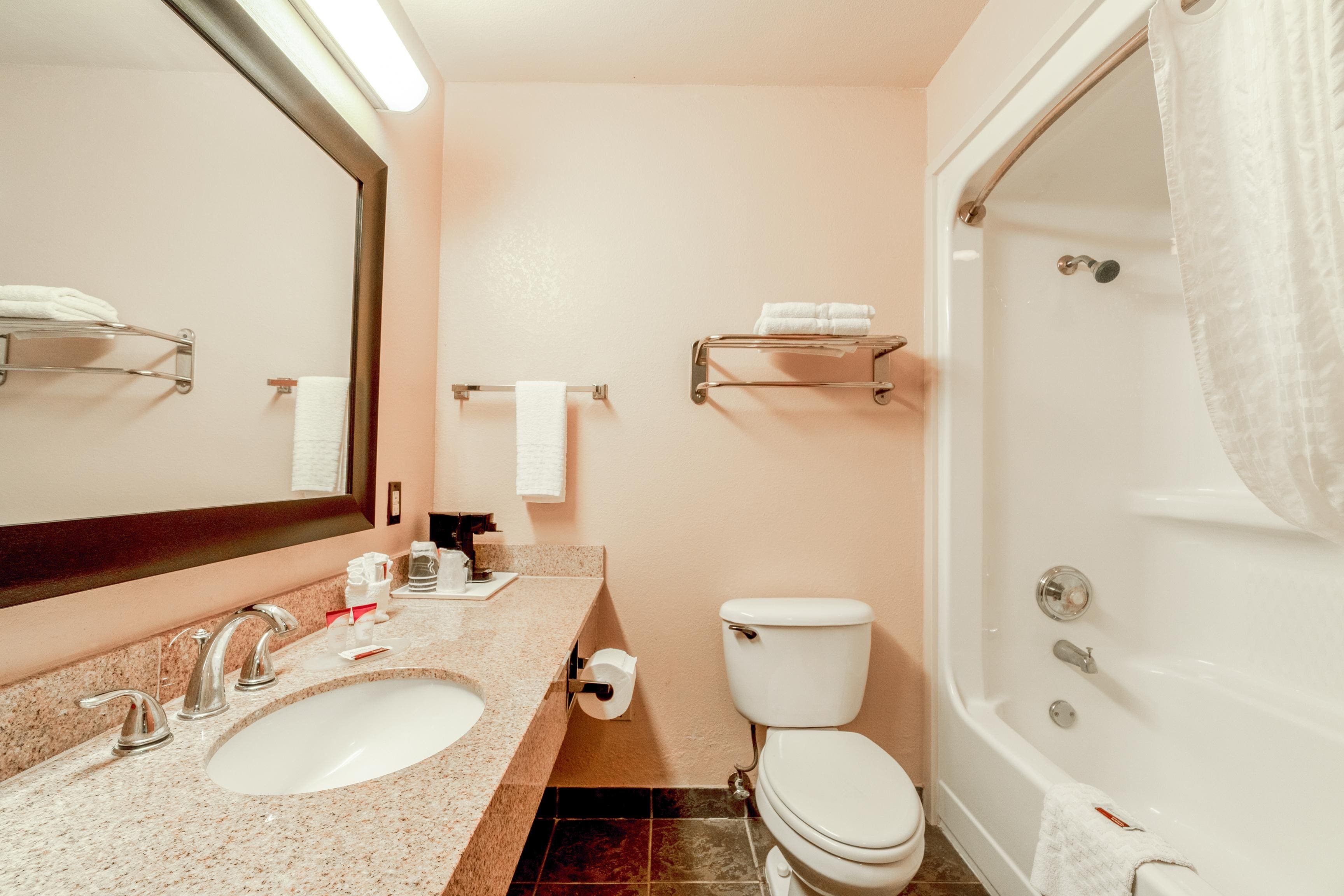 Days Inn & Suites by Wyndham Beeville 40/42