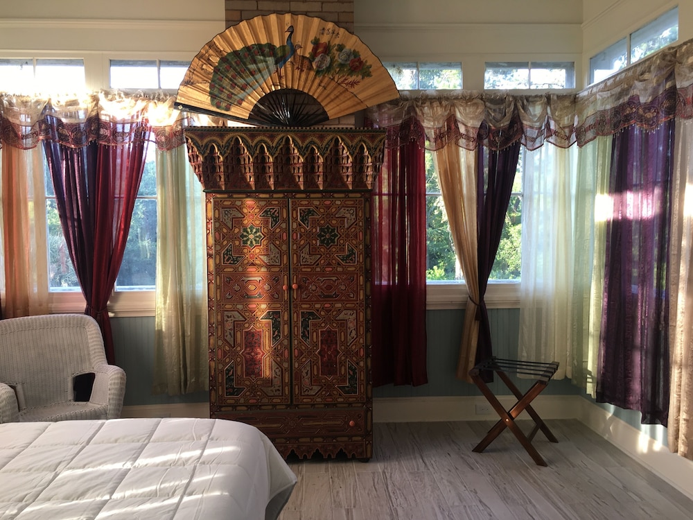 1912 Bed and Breakfast 34/59