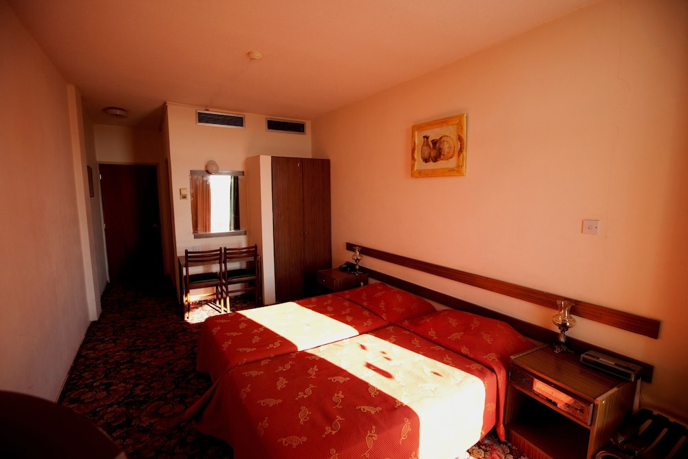 Sylva Hotel 18/45