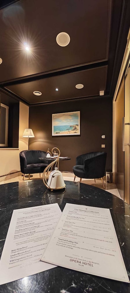 Opera Hotel 6/50