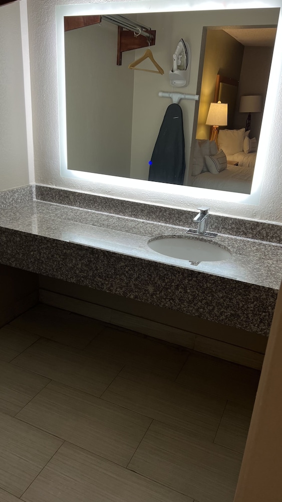 Baymont by Wyndham Odessa Highway 80 37/38