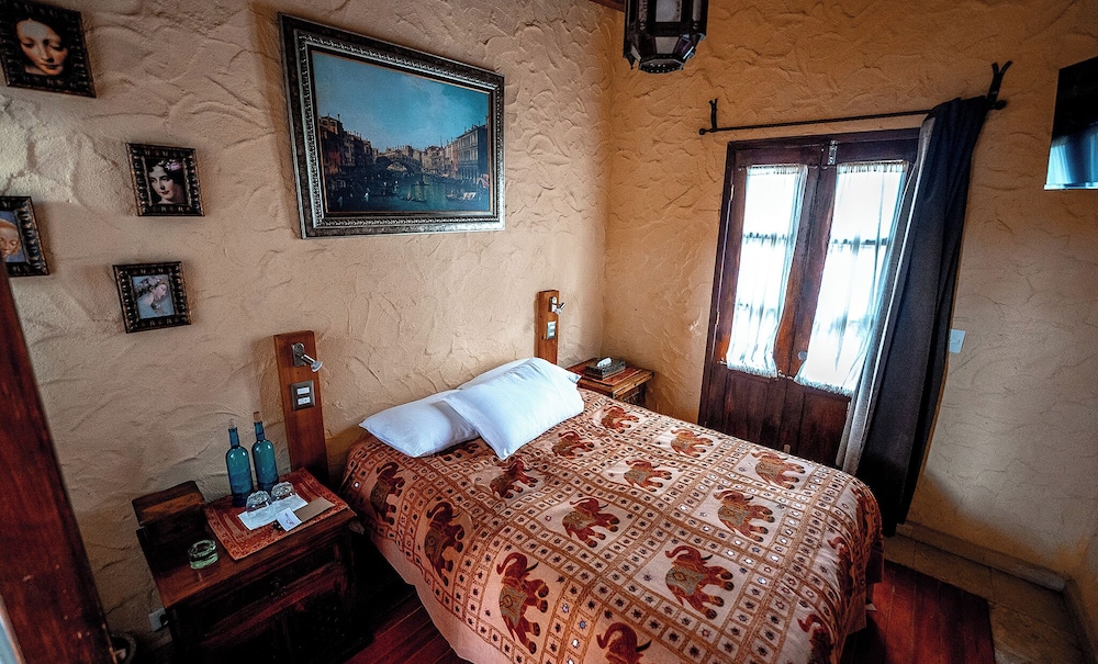Mini, Suite, Queen Bed