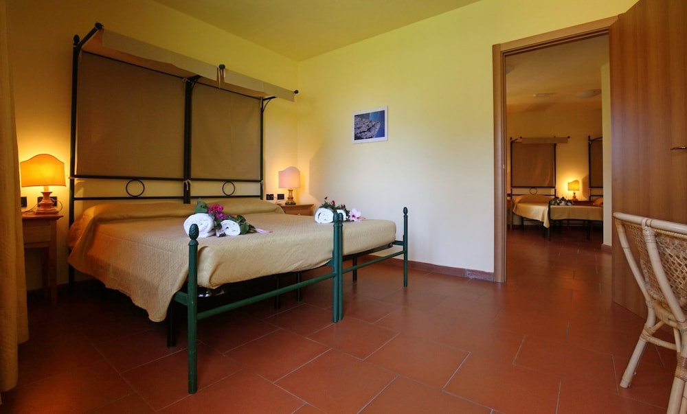 Marina Del Marchese Beach Resort 24/62