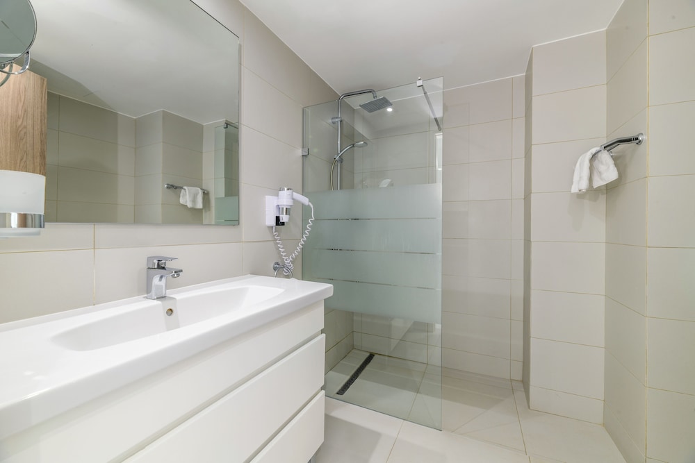 Deluxe, Twin Beds, Inland View، Tasia Maris Sands Beach Hotel - Adults Only 7/7