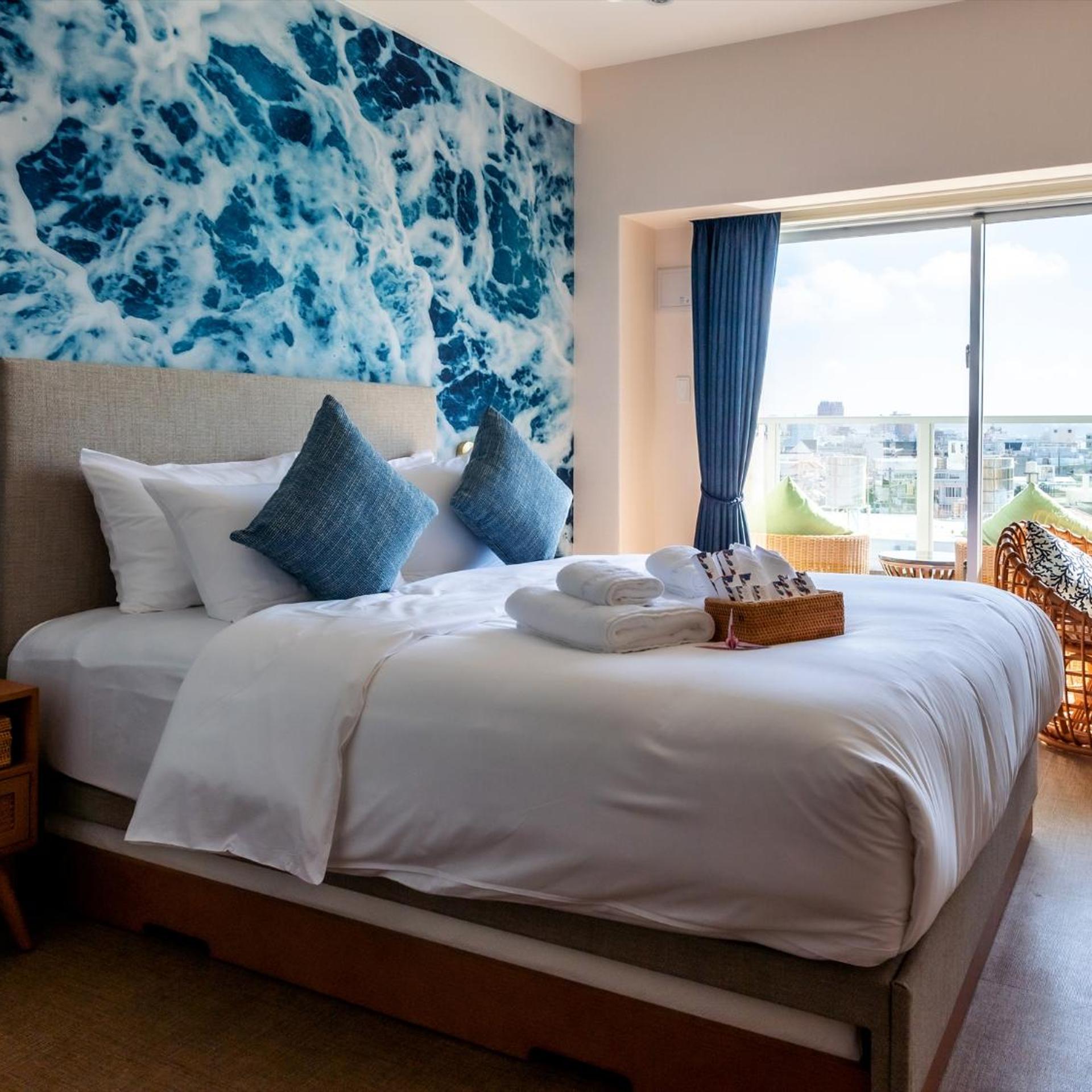 Deluxe, Double Bed, Lateral Side Sea View