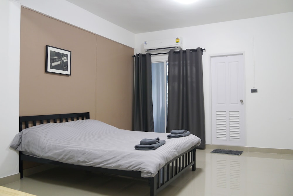 DELUXE, DOUBLE BED