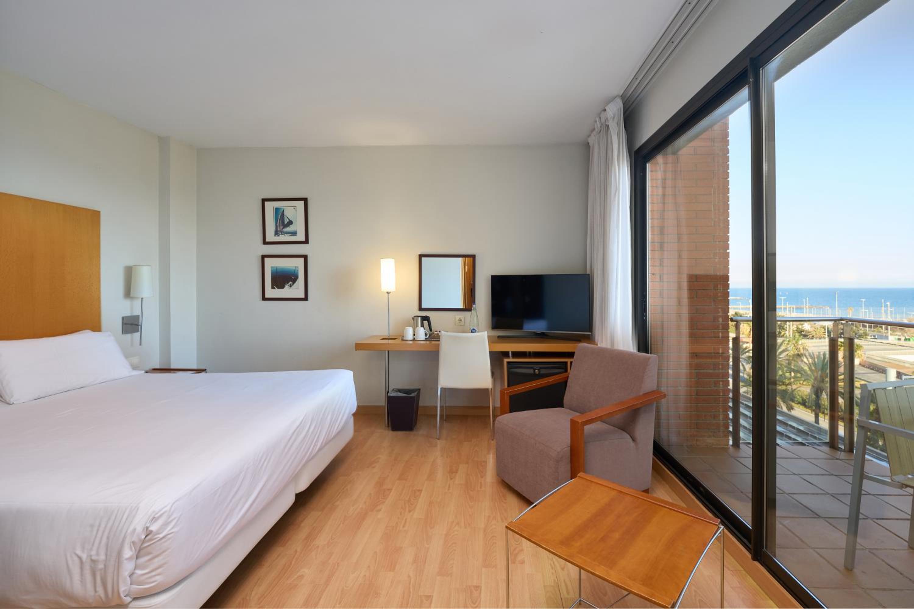 Superior, King Bed, Terrace, Catalonia Barcelona Beach 2/7