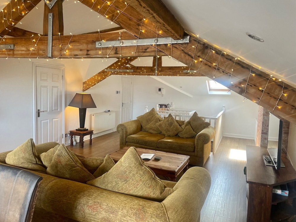 Beach House 3 Bed Penthouse Apartment 33/50