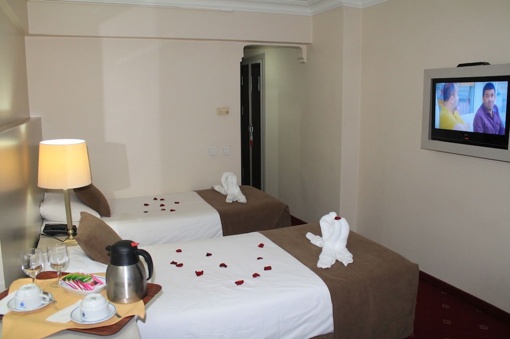 Hotel Buyuk Sahinler 16/42