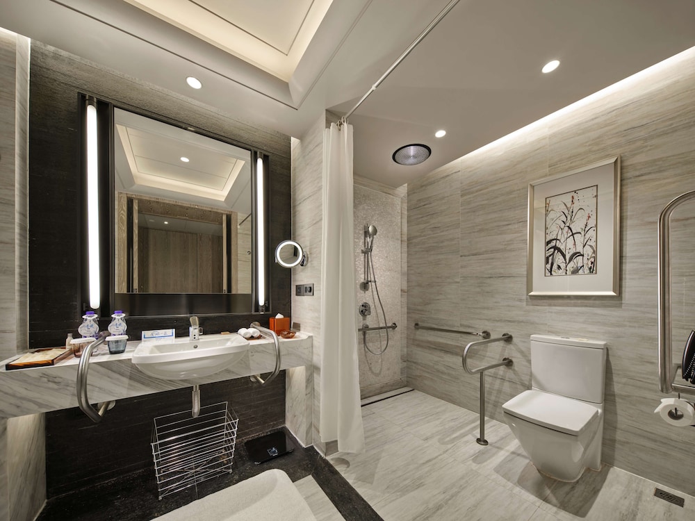 Hilton Shenzhen Shekou Nanhai 34/89