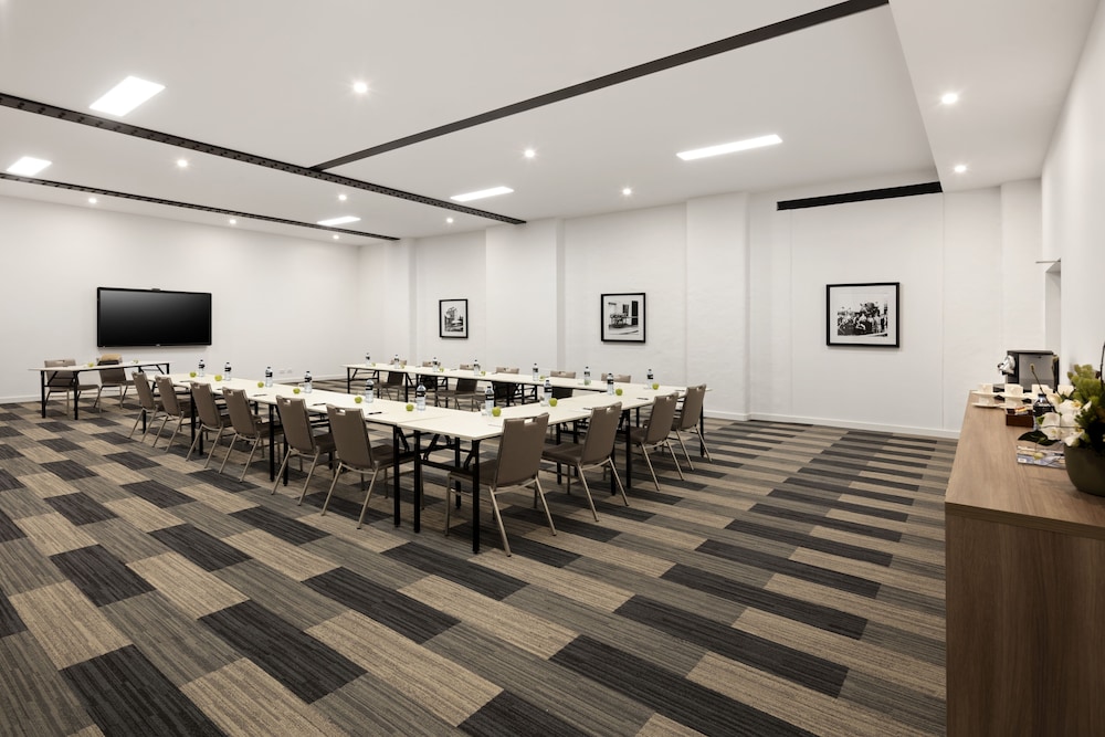 Quest Newcastle West 32/32