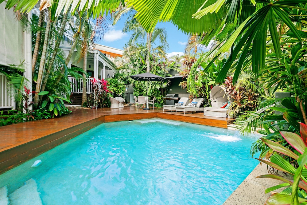Mantra on the Inlet Port Douglas 40/50