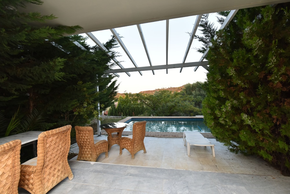 Olympic Kosmas Hotel 59/61