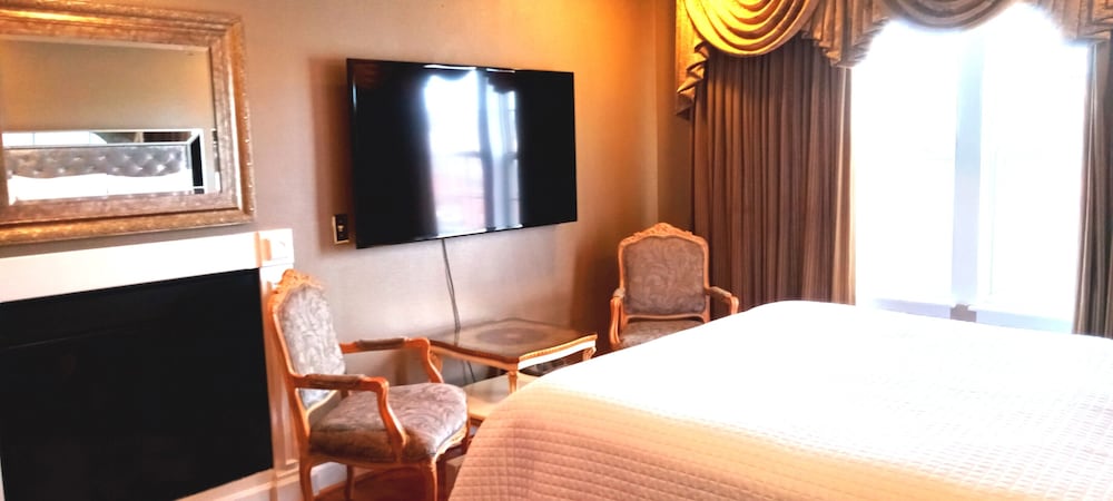 CHAYIL, STANDARD, QUEEN BED, CITY VIEW, PRIVATE BATHROOM