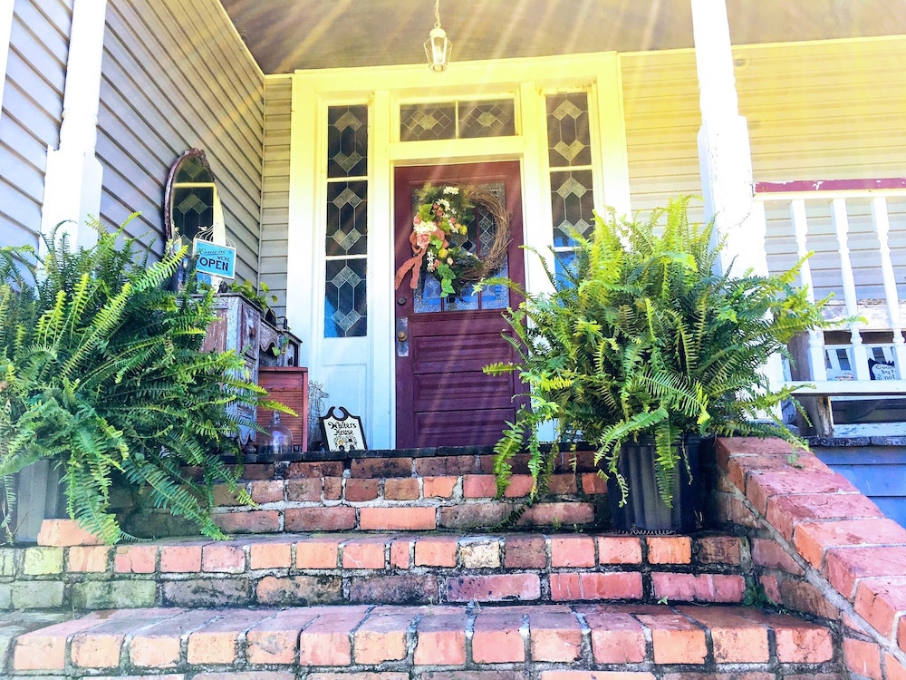 Clyde and Marie s Bed & Breakfast 5/36