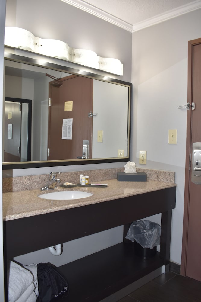La Quinta Inn St Louis Hazelwood Airport North 8/59