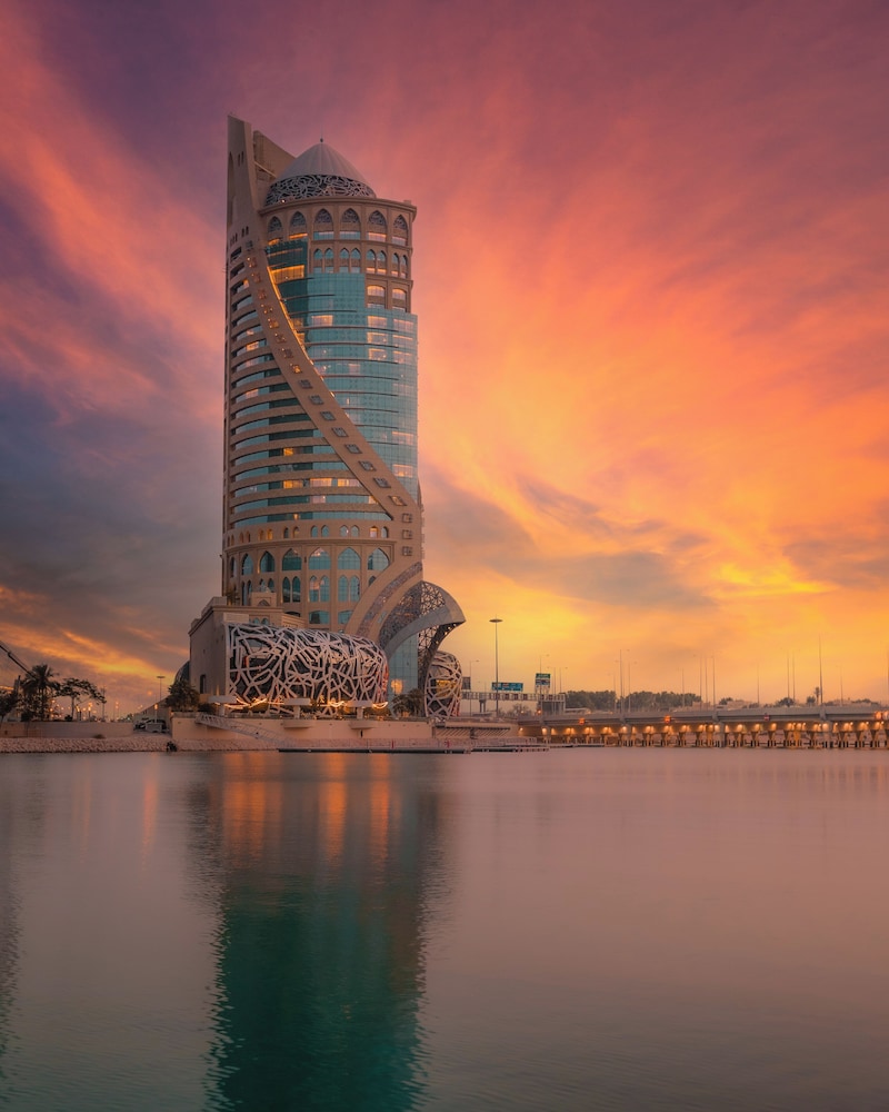 Mondrian Doha 1/77