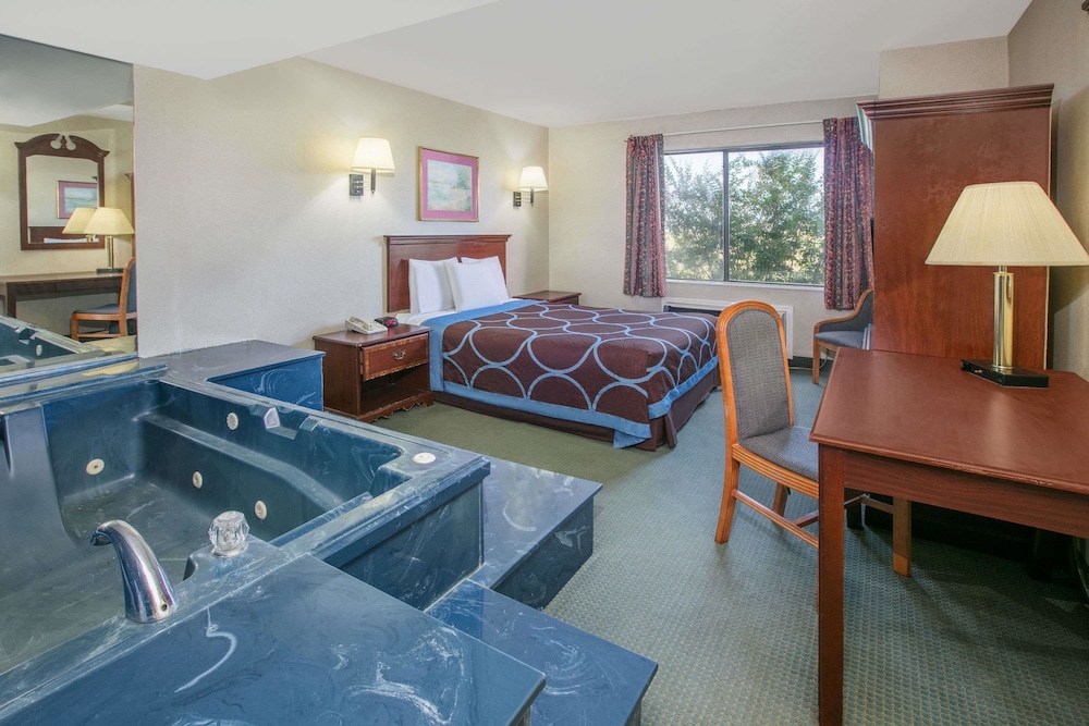 Super 8 by Wyndham Garland North Dallas Area 24/29