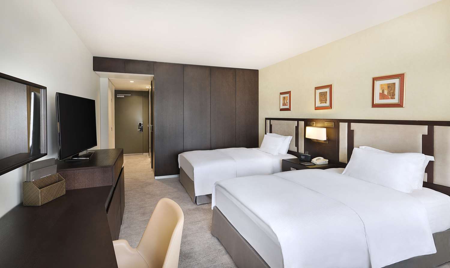 EXECUTIVE, 2 DOUBLE BEDS