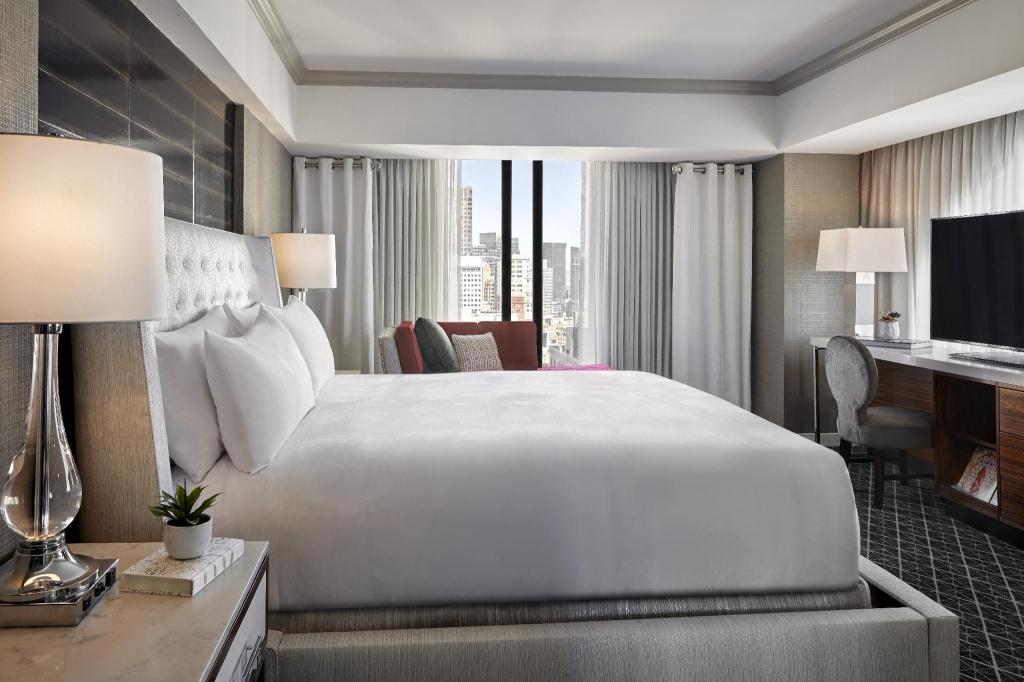 1 Bedroom, Presidential, California, Suite, King Bed, High Floor, Corner