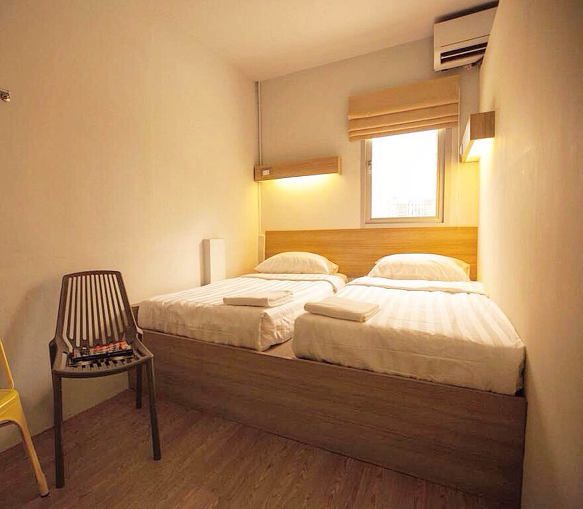 ROOM, TWIN BEDS, SHARED BATHROOM