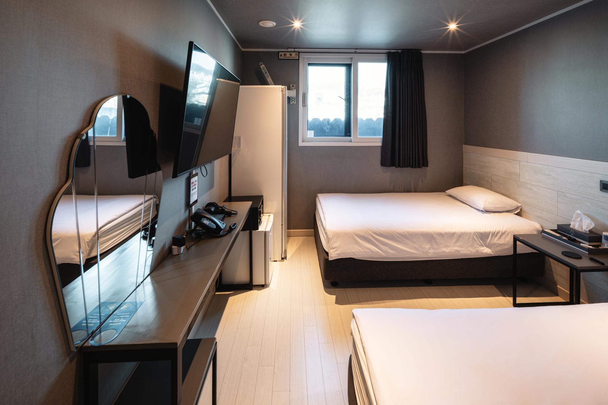 Standard, Twin Beds