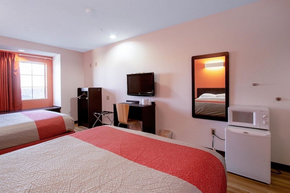 Motel6 El Paso, TX - Southeast 25/45