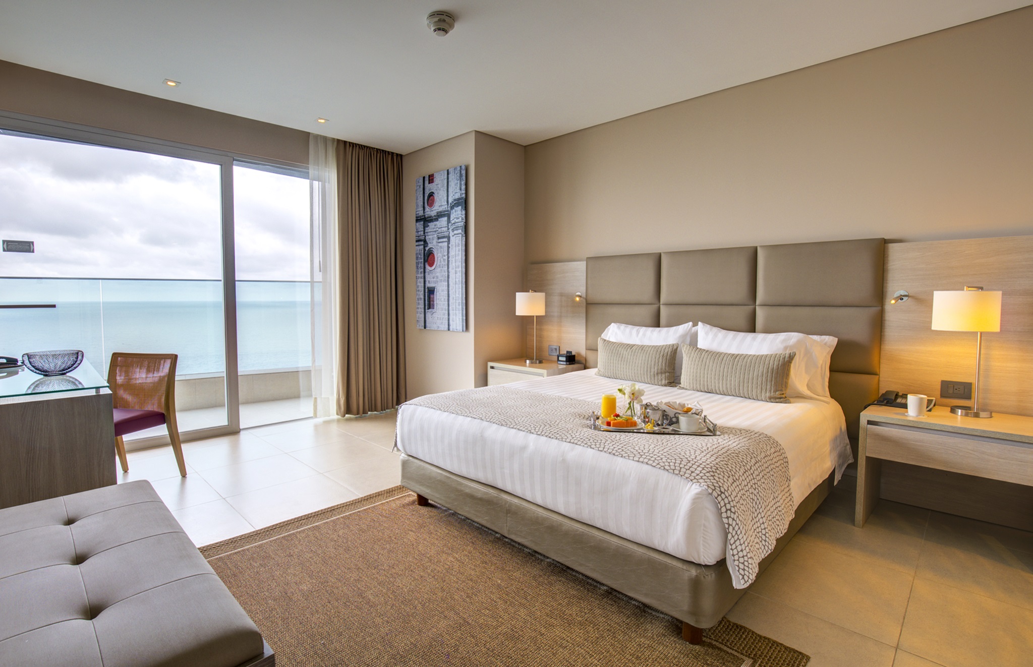JUNIOR SUITE, KING BED, BALCONY