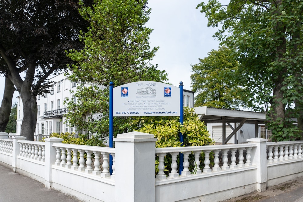 The Lawns Guest House 3/41