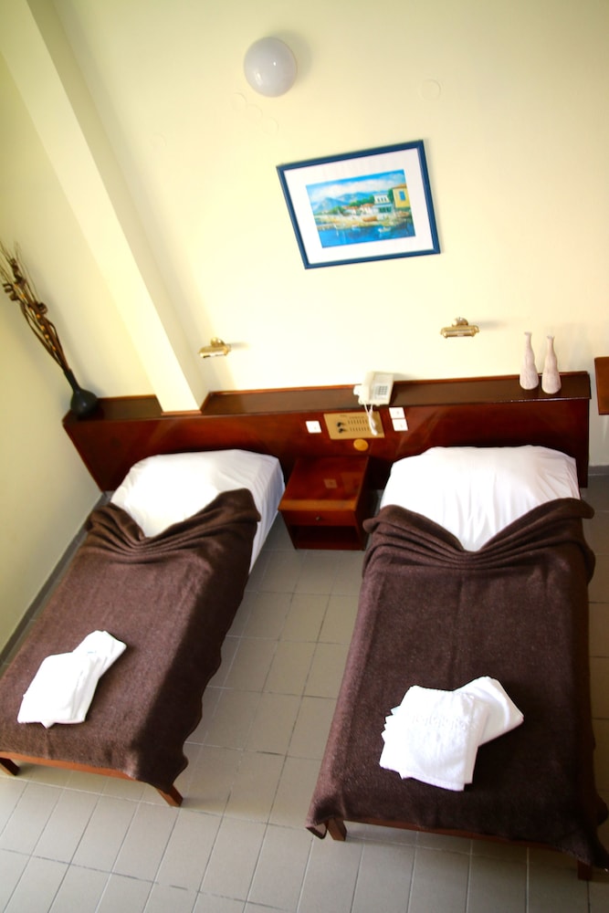 2 BEDROOMS, GARDEN VIEW