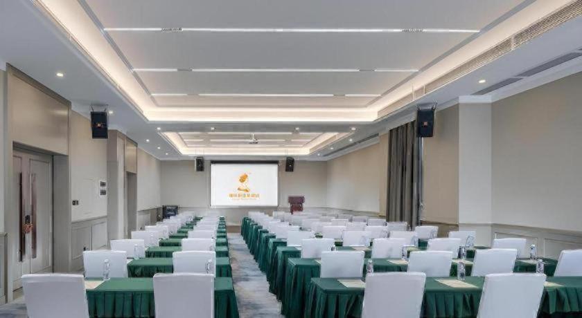Venus Royal Hotels (Zhongshan Dongfeng Center) 39/50