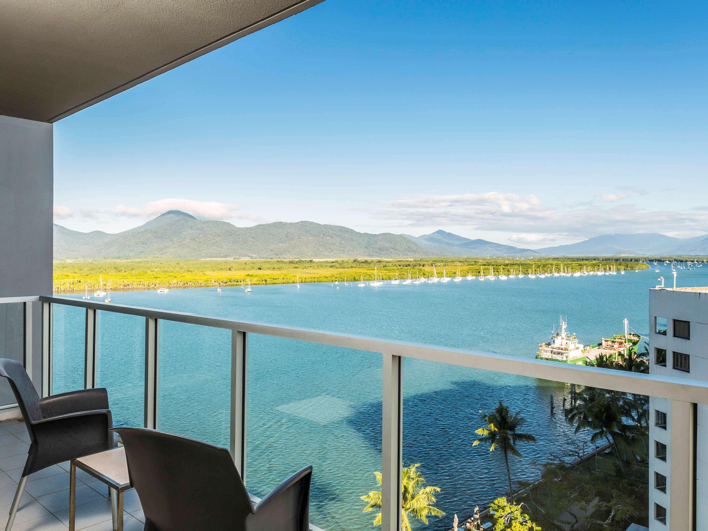 Cairns Harbour Lights 34/41