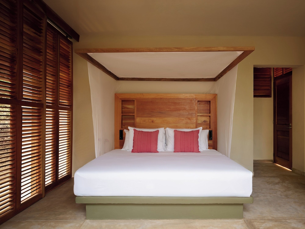 Room, King Bed, Nature View