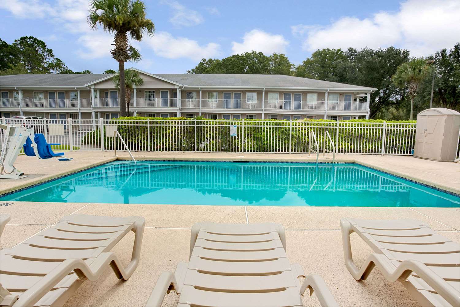 Travelodge Suites by Wyndham MacClenny 2/17