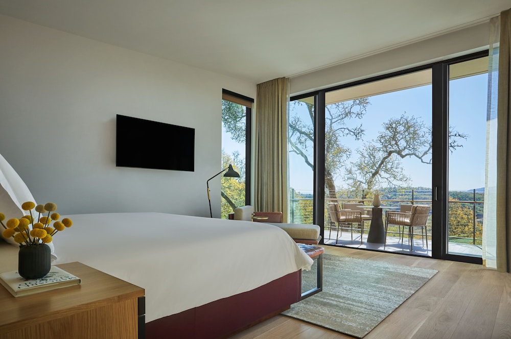 Mountain, King Bed, Accessible