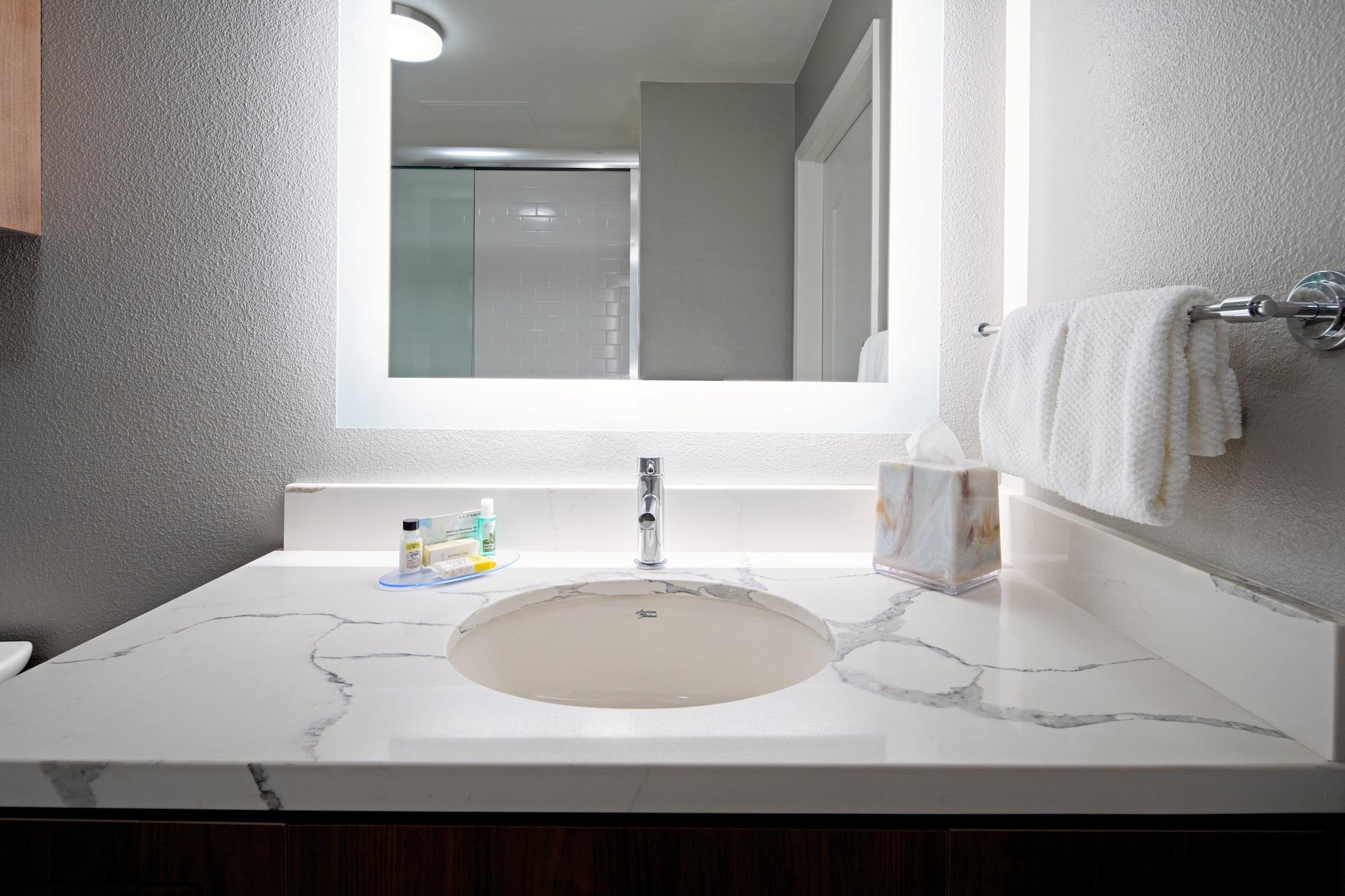 جناح بغرفتي نوم بمطبخ، Staybridge Suites Long Beach Airport 6/7