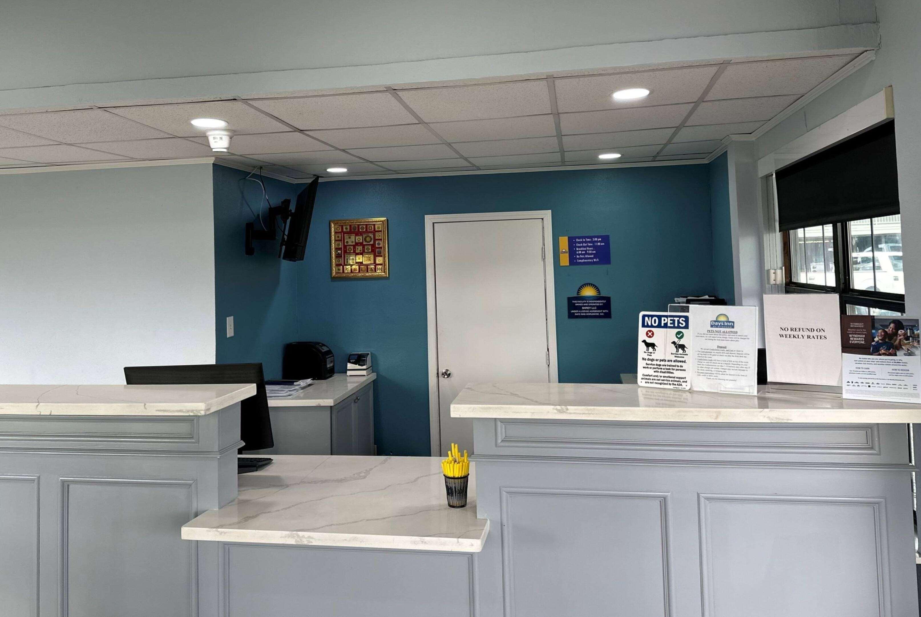 Days Inn By Wyndham Lake Charles 7/32