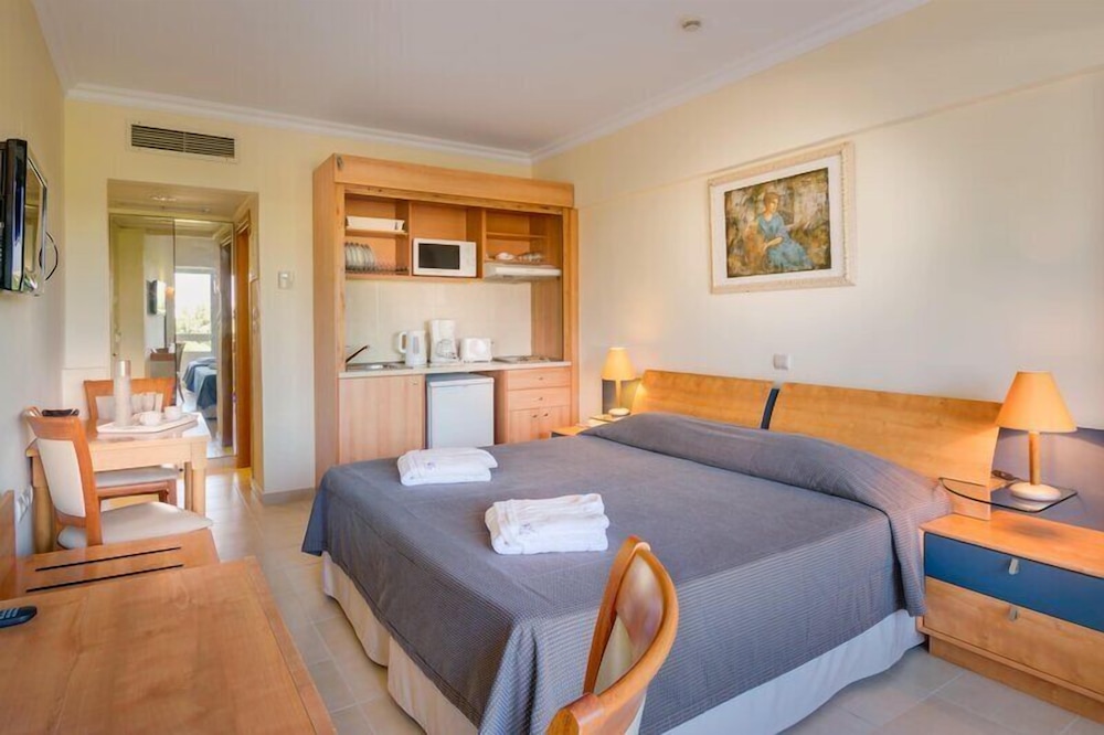 Sun Beach Resort in IALYSSOS