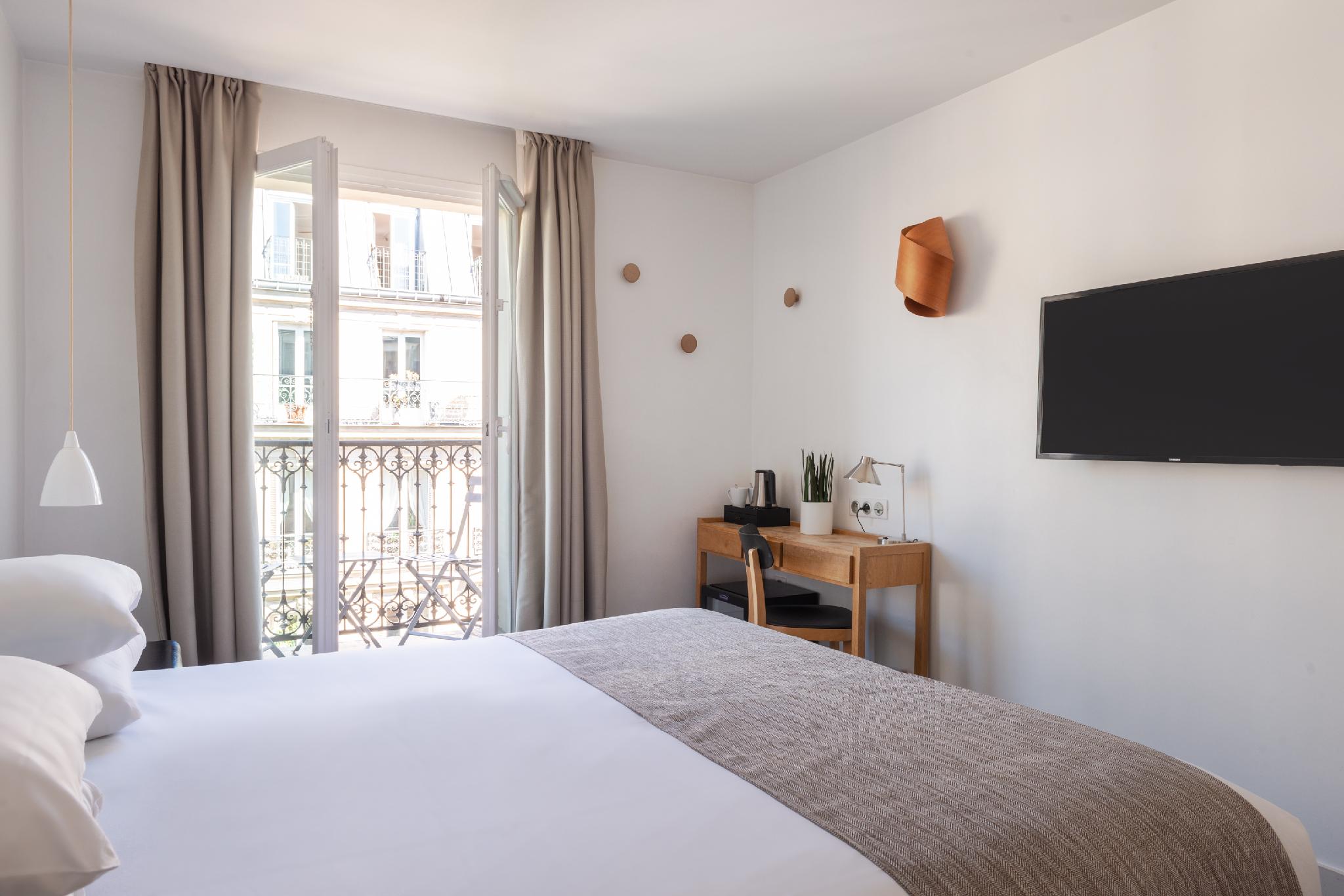 Room, Double Bed, Eiffel View, Balcony