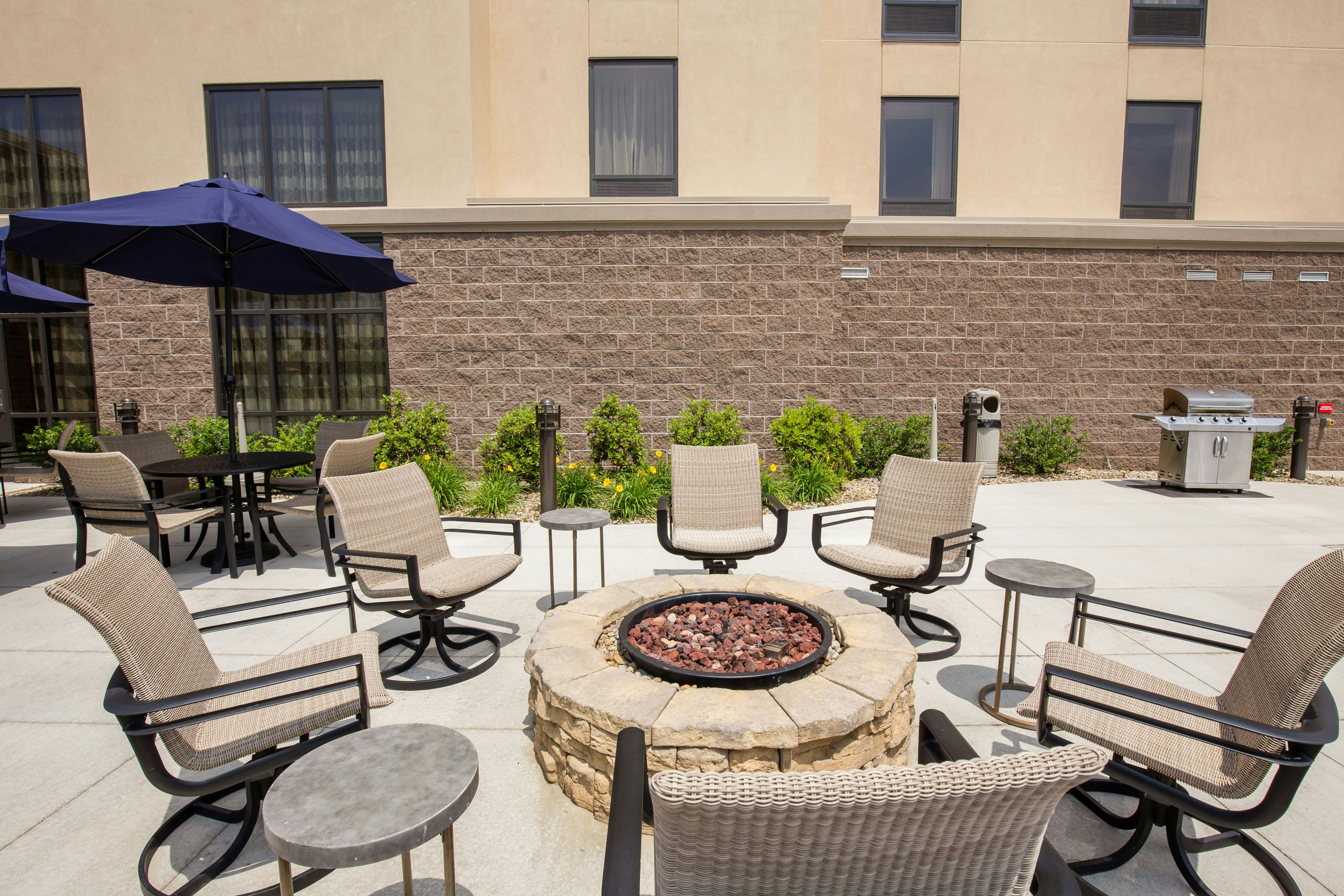 Hampton Inn Suites Pittsburgh Harmarville 25/50