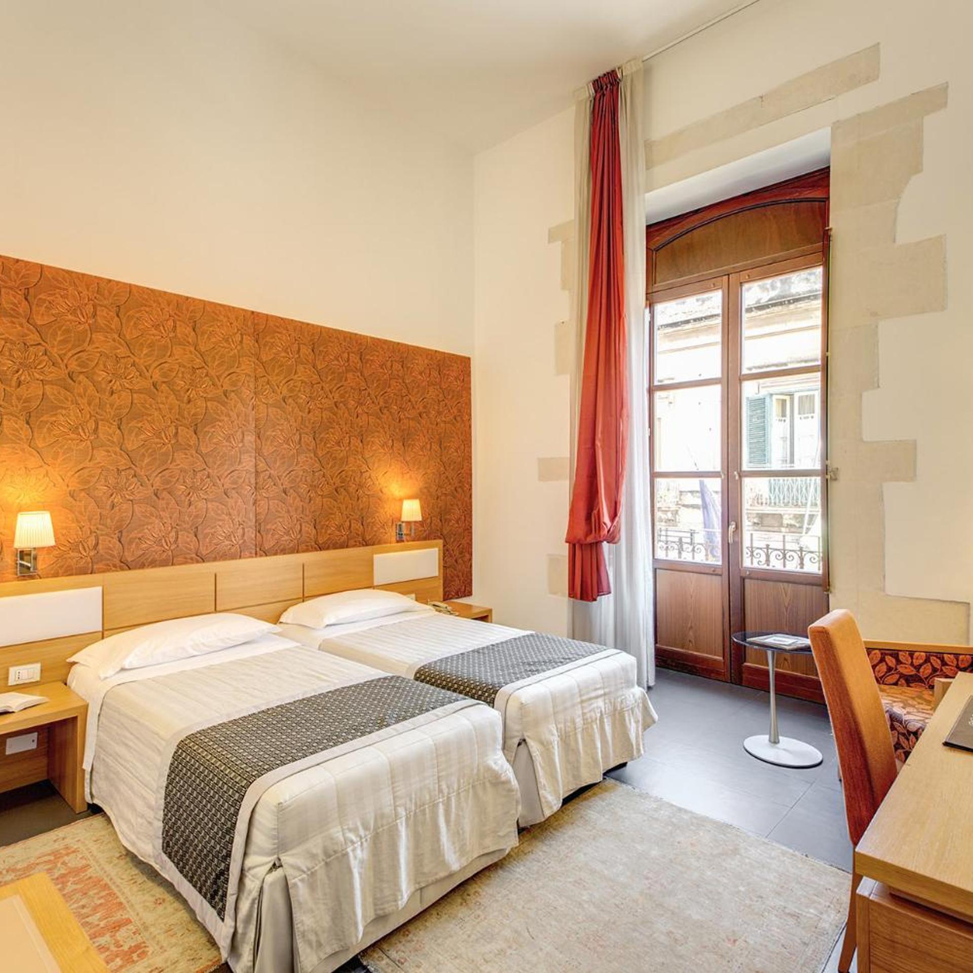 ROOM, TWIN BEDS
