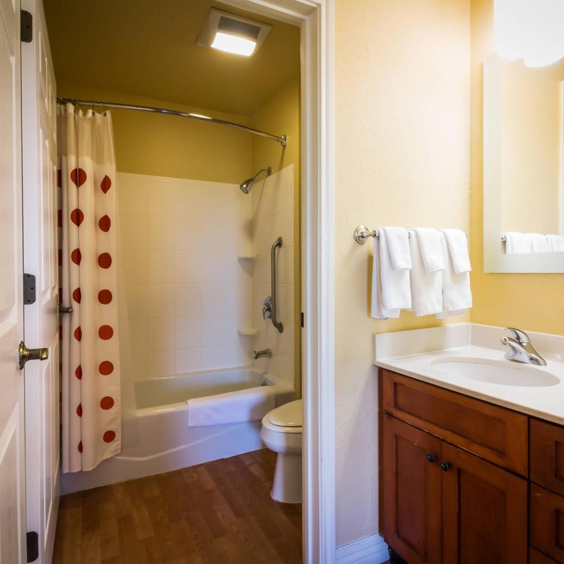 2 Bedrooms, 2 Rooms, Suite