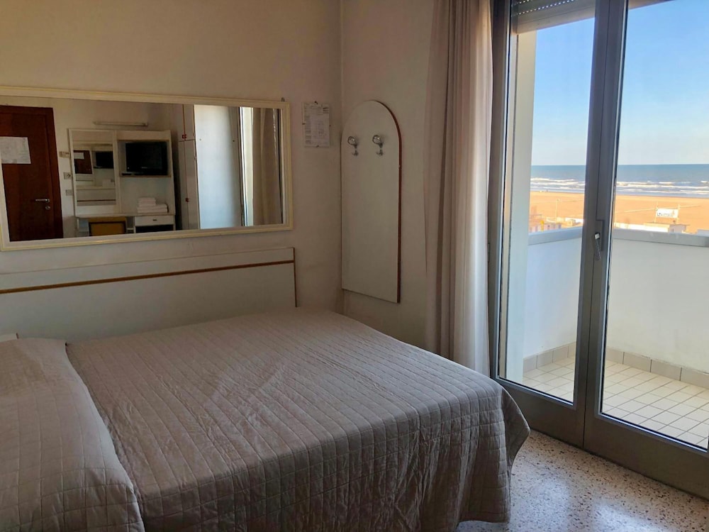 Hotel Columbia Frontemare 15/41